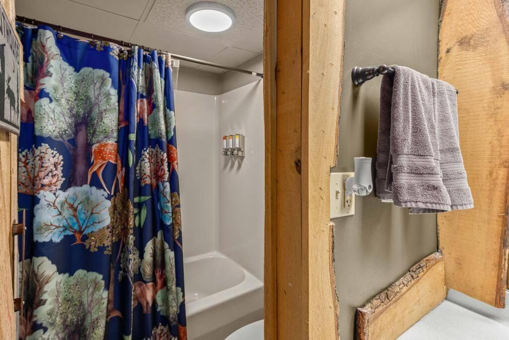 Stonegate Lodge King Bed, Wifi, 50In Tv, Fire Pit, Salt Water Pool Room # 310 Eureka Springs Ngoại thất bức ảnh