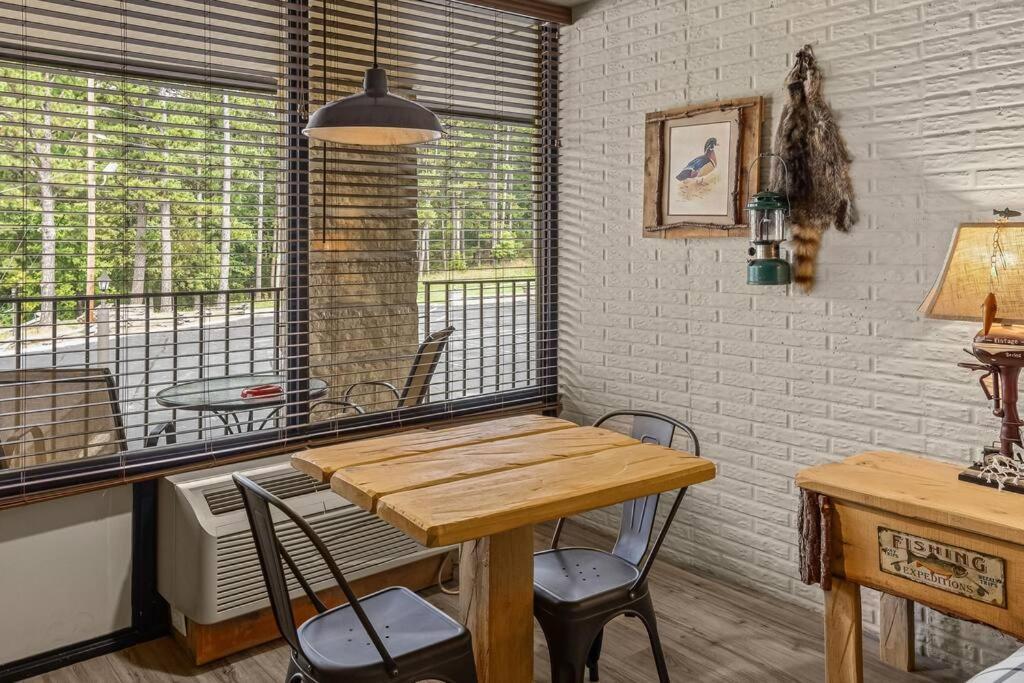 Stonegate Lodge King Bed, Wifi, 50In Tv, Fire Pit, Salt Water Pool Room # 310 Eureka Springs Ngoại thất bức ảnh